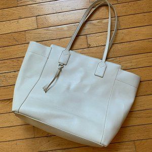 Zara Basic White Zip-Up Tote